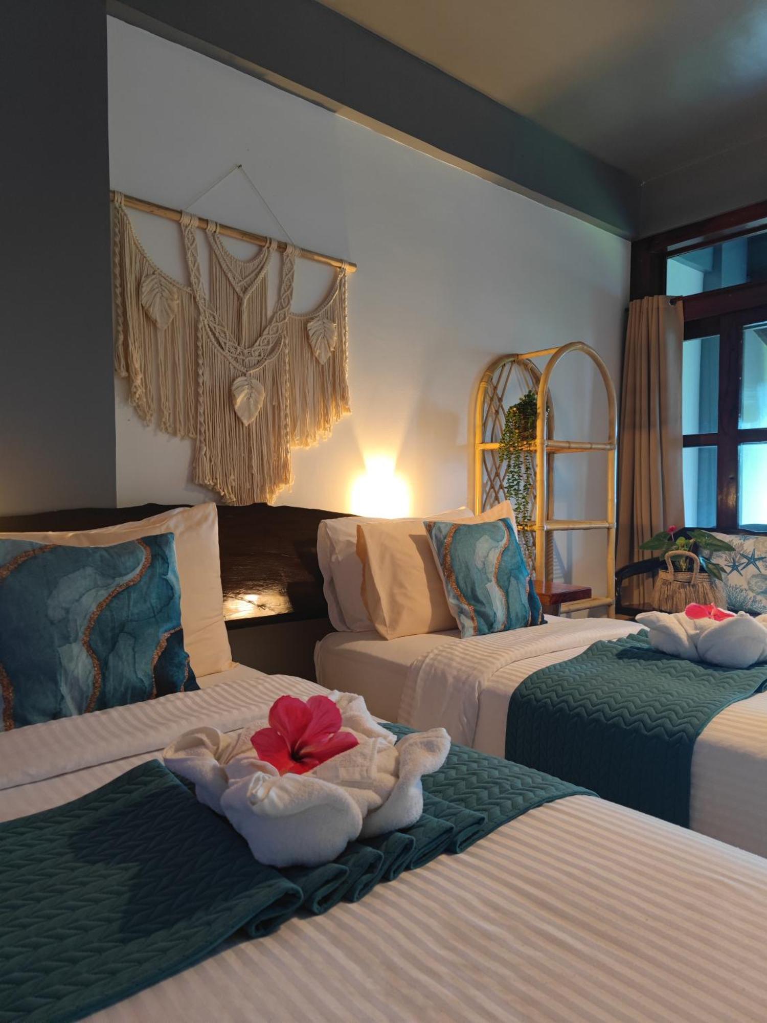 Daluyong Beach Resort Хенерал Луна Екстериор снимка