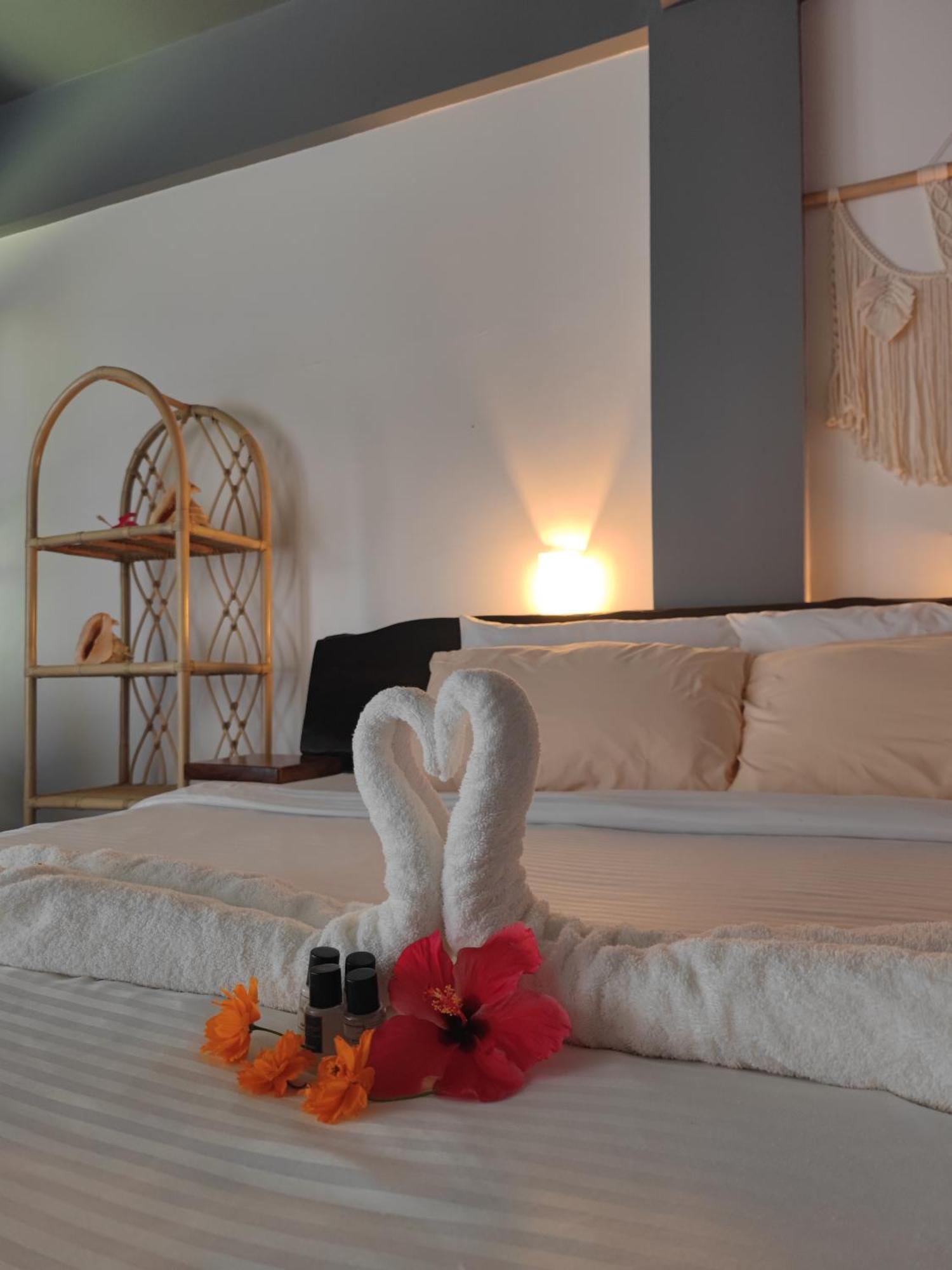 Daluyong Beach Resort Хенерал Луна Екстериор снимка