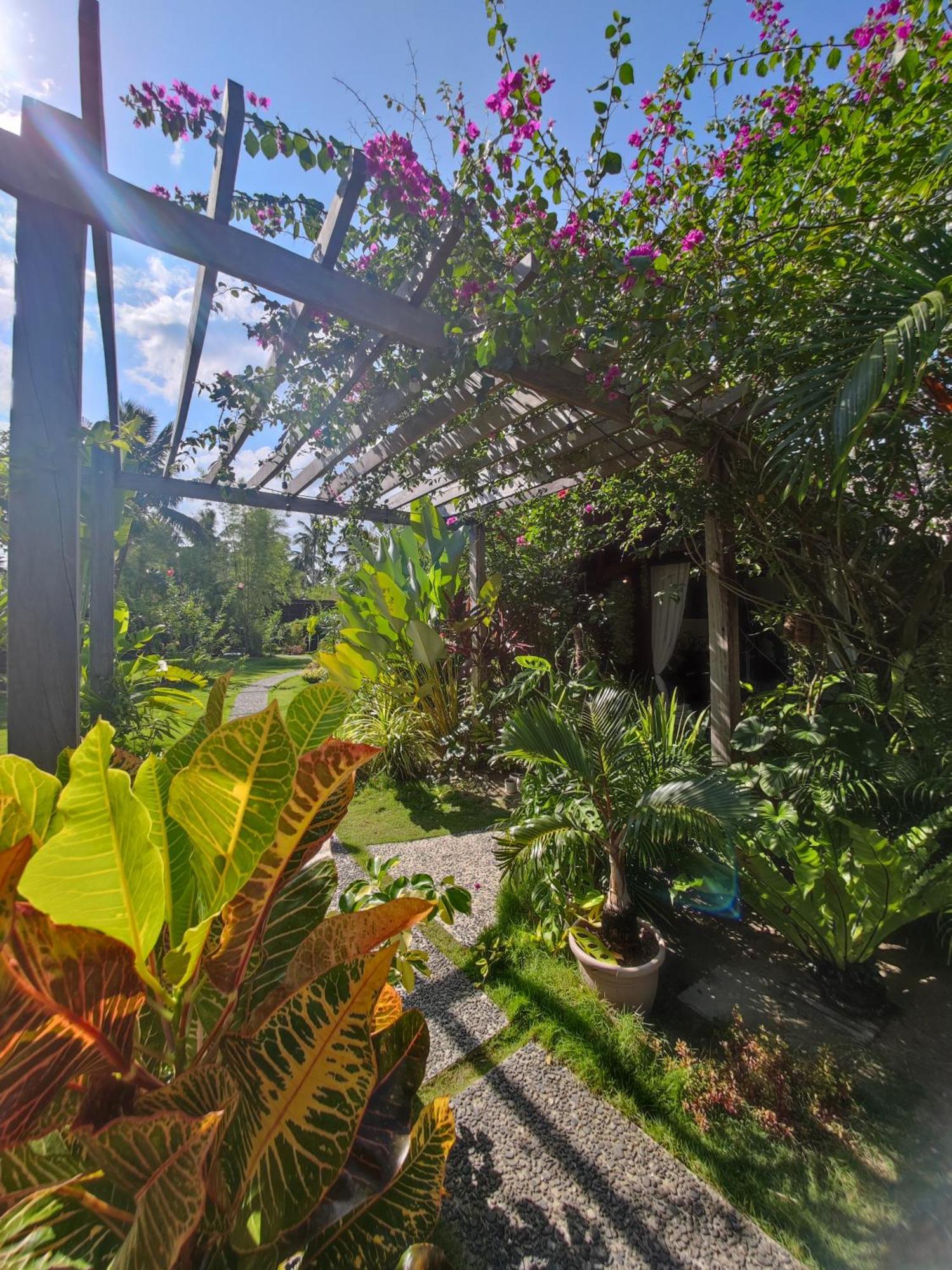 Daluyong Beach Resort Хенерал Луна Екстериор снимка